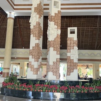 Grand Bahía Príncipe Coba - Main Lobby: Mayan sculptures representing morning, afternoon and night - Hotels Near Me - Cancún, ROO Grand Bahía Príncipe Coba - Main Lobby: Mayan sculptures representing morning, afternoon and night - Hotels Near Me - Cancún, ROO
