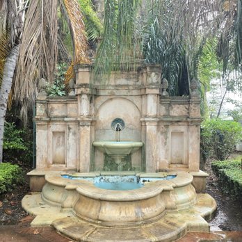 Paseo de la Princesa - The fountain on a rainy morning in Jardin de la Princesa - Local Flavor Near Me - San Juan, Puerto Rico