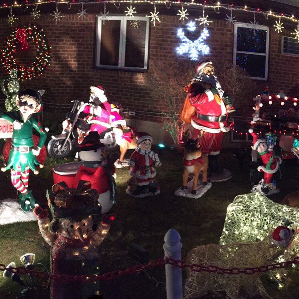 Community Chiropractic - Panoramic shot of Dr. Montalbano's Christmas Lights Extravaganza!!! - Chiropractors Near Me - Whitestone, New York Community Chiropractic - Panoramic shot of Dr. Montalbano's Christmas Lights Extravaganza!!! - Chiropractors Near Me - Whitestone, New York