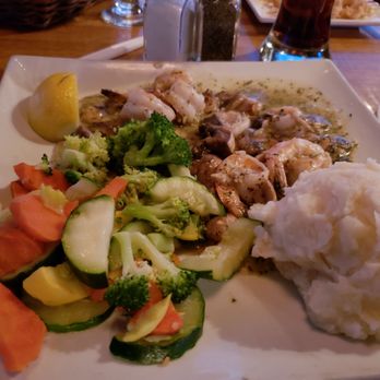 Quinn's Lighthouse - Prawns and fresh vegetables and mashed potatoes. 2/21/2019 - Seafood Near Me - Oakland, California Quinn's Lighthouse - Prawns and fresh vegetables and mashed potatoes. 2/21/2019 - Seafood Near Me - Oakland, California