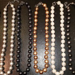 Kunert - Schmuck. Muschelkernperle Ketten. Hier im Geschäft.