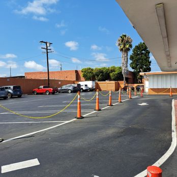 Randy's Donuts - Parking - Donuts Near Me - Inglewood, California