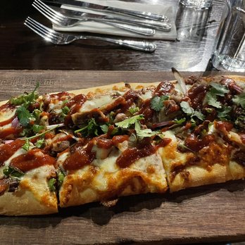 Common Theory - bbq chicken flatbread - Gastropubs Near Me - San Diego, California