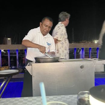 Alexander Restaurant - The chef cooking the shrimp in front of us - American Near Me - Centro, BCS Alexander Restaurant - The chef cooking the shrimp in front of us - American Near Me - Centro, BCS