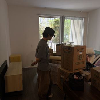 DREAM TEAM MOVERS - D was the main man in charge and he was great! - Movers Near Me - Los Angeles, California DREAM TEAM MOVERS - D was the main man in charge and he was great! - Movers Near Me - Los Angeles, California