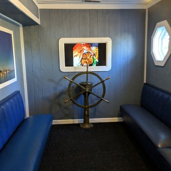 Harbor Inn Seafood - Waiting area - Seafood Near Me - Lynchburg, Virginia