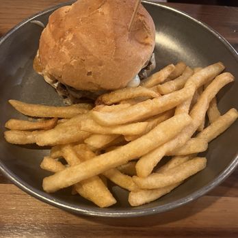 T J  Rockwell's - French onion smash burger - American Near Me - Elizabethtown, Pennsylvania
