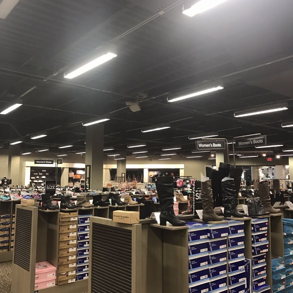 DSW Cumberland Mall Inside