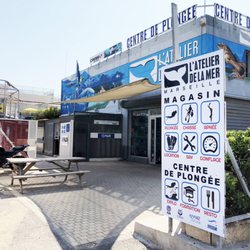 Atelier de la Mer - Entrée du centre de plongée & Magasin de plongée, chasse sous-marine, apnée et nage