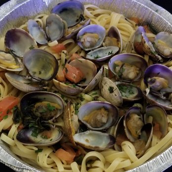 Il Farro - Linguini with clams - Italian Near Me - Newport Beach, California Il Farro - Linguini with clams - Italian Near Me - Newport Beach, California