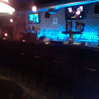 The Globe Pub - Real nice bar - Sports Bars Near Me - Chicago, Illinois