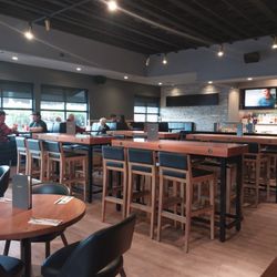 Moxies Campbell River Restaurant - Lounge area