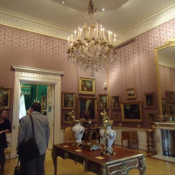 The Wallace Collection - One of the many beautiful drawing rooms - Museums Near Me - London, XGL The Wallace Collection - One of the many beautiful drawing rooms - Museums Near Me - London, XGL