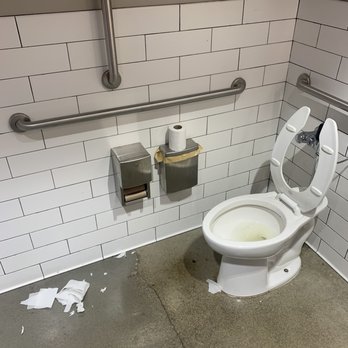 Old Navy - Old navy bathroom at the Veranda - Women's Clothing Near Me - Concord, California