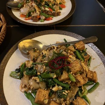 Siam Thai Eatery - Entrees - Thai Near Me - Chicago, Illinois Siam Thai Eatery - Entrees - Thai Near Me - Chicago, Illinois