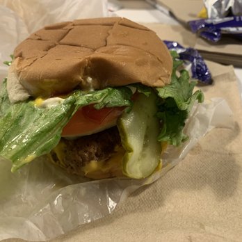 Steak ’n Shake - a hamburger with lettuce and tomato - Burgers Near Me - Smyrna, Tennessee Steak ’n Shake - a hamburger with lettuce and tomato - Burgers Near Me - Smyrna, Tennessee
