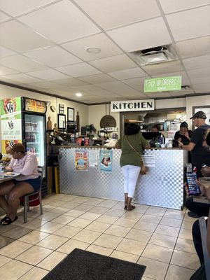 Roni's Restaurant by null
