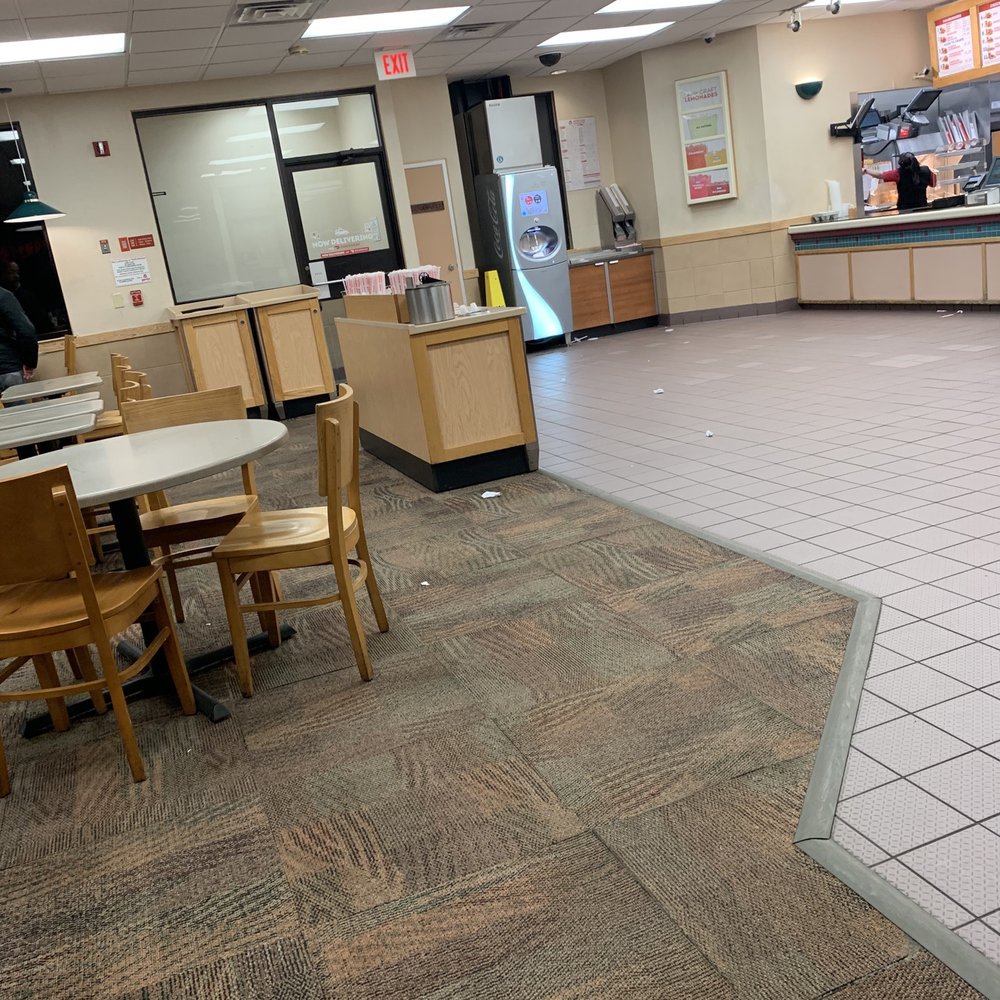 Wendy's - Trash all in the front - Fast Food Near Me - Salem, Massachusetts