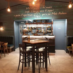 Pep's Fish House - Beautiful inner dining room bar.
