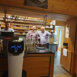 Berghaus Kanisfluh - Nette Männer und ein Roboter