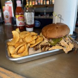 Revival Surf City - Pulled pork with fries