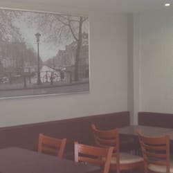 San Remo Pizza & Grill - Godt med plass, behagelige stoler og stilige fotografier på veggene.