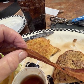 Black Bear Diner Palmdale - Supposed to be thick cut clearly it's regular, nothing thick about that either - Diners Near Me - Palmdale, California