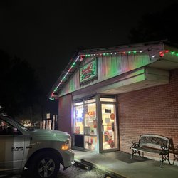 Mama D's Pizza & More - On the way in!