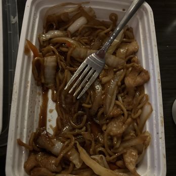 Ming Kong Chinese Restaurant - Chicken Lo Mein Combination with an Egg Roll - Chinese Near Me - Philadelphia, Pennsylvania Ming Kong Chinese Restaurant - Chicken Lo Mein Combination with an Egg Roll - Chinese Near Me - Philadelphia, Pennsylvania