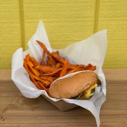 Cove Deluxe Cheeseburger