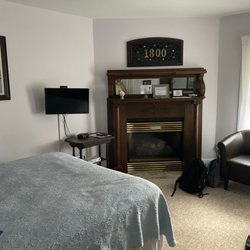 Colonnade Inn - Room 3C eastwick