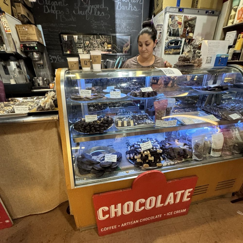 Chocolate En La Plaza - Chocolatiers & Shops Near Me - Santa Fe, New Mexico Chocolate En La Plaza - Chocolatiers & Shops Near Me - Santa Fe, New Mexico