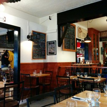 Le Billig - Welcoming interior design, framed in a French classics playlist. - Creperies Near Me - Quebec City, Quebec