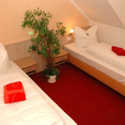 Gaststätte - Pension - Bowlingbar - Tanzsaal Zur grünen Linde