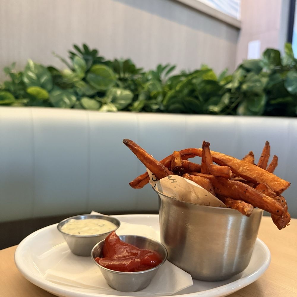 Moxies Dixon Road Restaurant - Sweet Potato Fries - Canadian (New) Near Me - Etobicoke, Ontario
