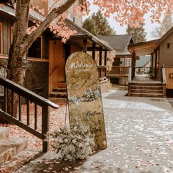 Shasta View Lodge - Wedding entrance