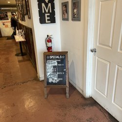 LJ's BBQ - Inside