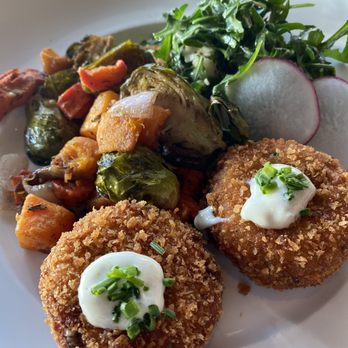Moonraker Restaurant - Dungeness Crab Cakes - New American Near Me - Pacifica, California