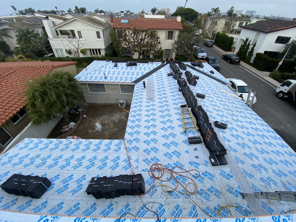 Slide of Lemus Roofing