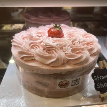 La Monarca Bakery & Cafe - Bakeries Near Me - Whittier, California