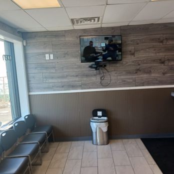 Muncheez - a view of a waiting area - American Near Me - Cleveland, Ohio Muncheez - a view of a waiting area - American Near Me - Cleveland, Ohio