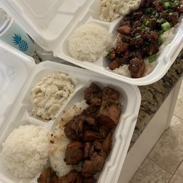 Two plates with Mac & cheese and rice. One was the Honolulu chicken and the other was Huli Huli chicken!