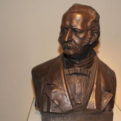 Museum Schloss Ribbeck - Theodor Fontane- Büste im Eingangsbereich