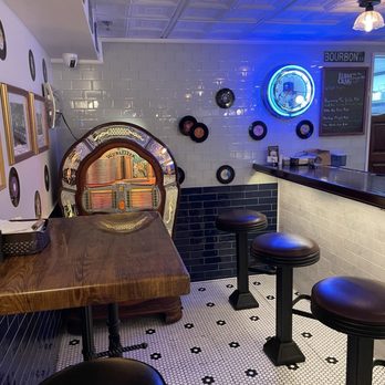 The Fountain - Inside - Ice Cream & Frozen Yogurt Near Me - Dundalk, Maryland