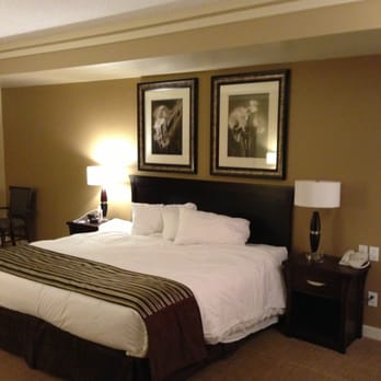 Best Canadian Motor Inns - Deluxe Room King Size Bed - Hotels Near Me - Hinton, Alberta Best Canadian Motor Inns - Deluxe Room King Size Bed - Hotels Near Me - Hinton, Alberta