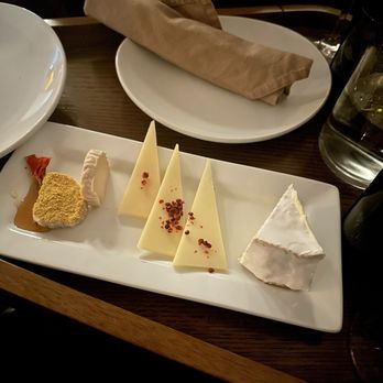 CANTO VI - This three cheese platter is delicious - Beer, Wine & Spirits Near Me - Chatsworth, California