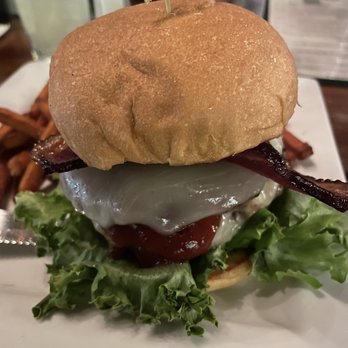 Town Hall Brewery - 7 corner burger - Pubs Near Me - Minneapolis, Minnesota Town Hall Brewery - 7 corner burger - Pubs Near Me - Minneapolis, Minnesota