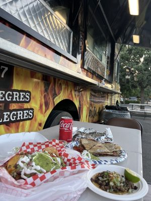 El Paisa by Los Alegres Taco Truck by null