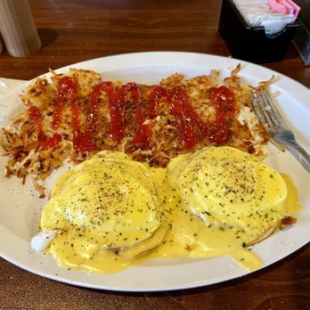 Medicine Creek Cafe - Eggs Benedict - absolutely delicious hollandaise, poached eggs on thick Canadian bacon and an English muffin. - Diners Near Me - Olympia, Washington