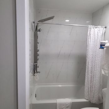 After 3 Inn - Not the bathroom that was advertised in their listing - Hotels Near Me - Alhambra, California After 3 Inn - Not the bathroom that was advertised in their listing - Hotels Near Me - Alhambra, California